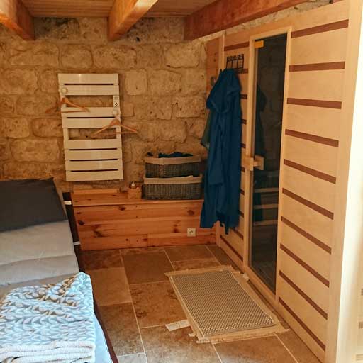sauna-cabine-peignoir-pierre-512